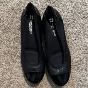 Naturalizer Black Cap-Toe Flats